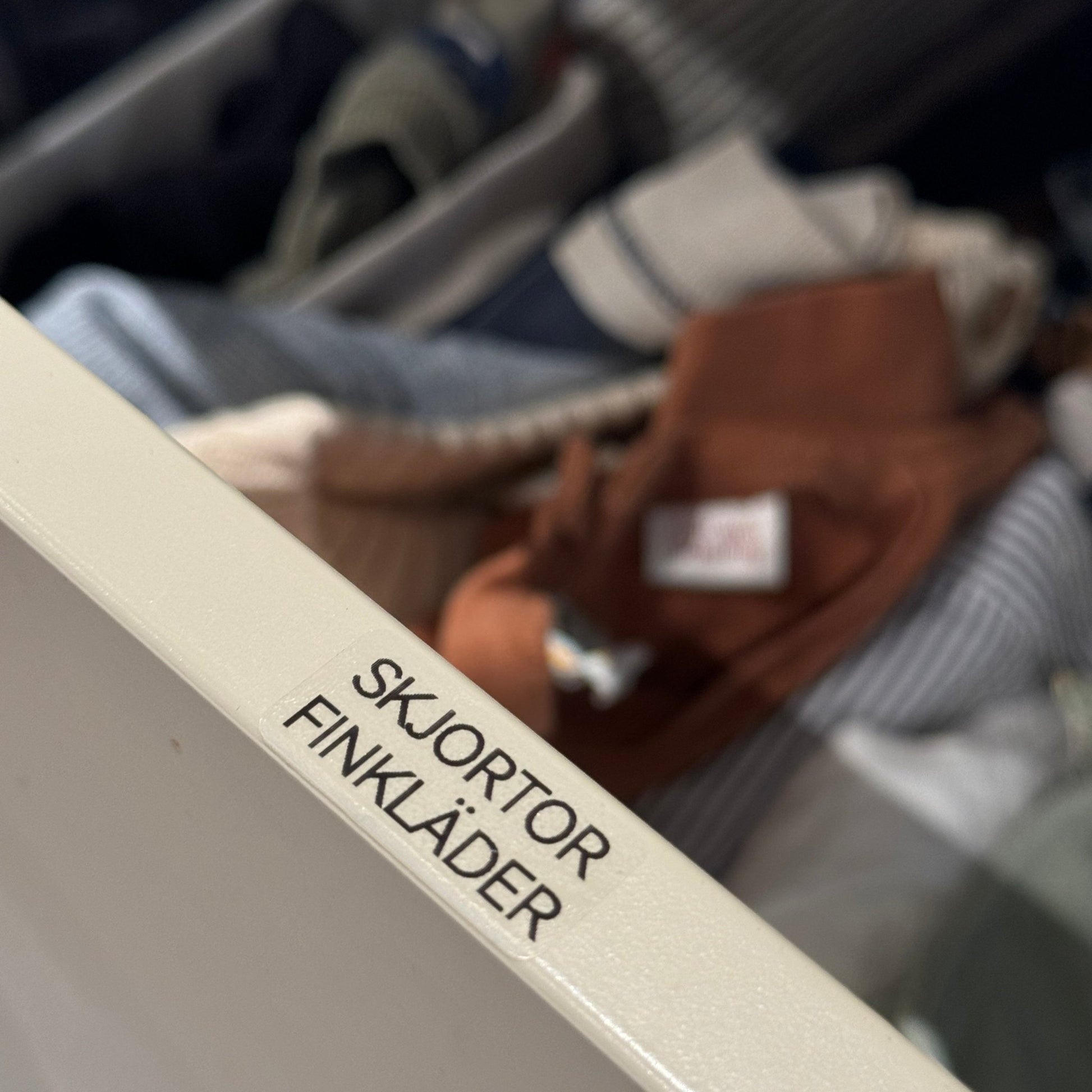 Transparenta etiketter till lådor